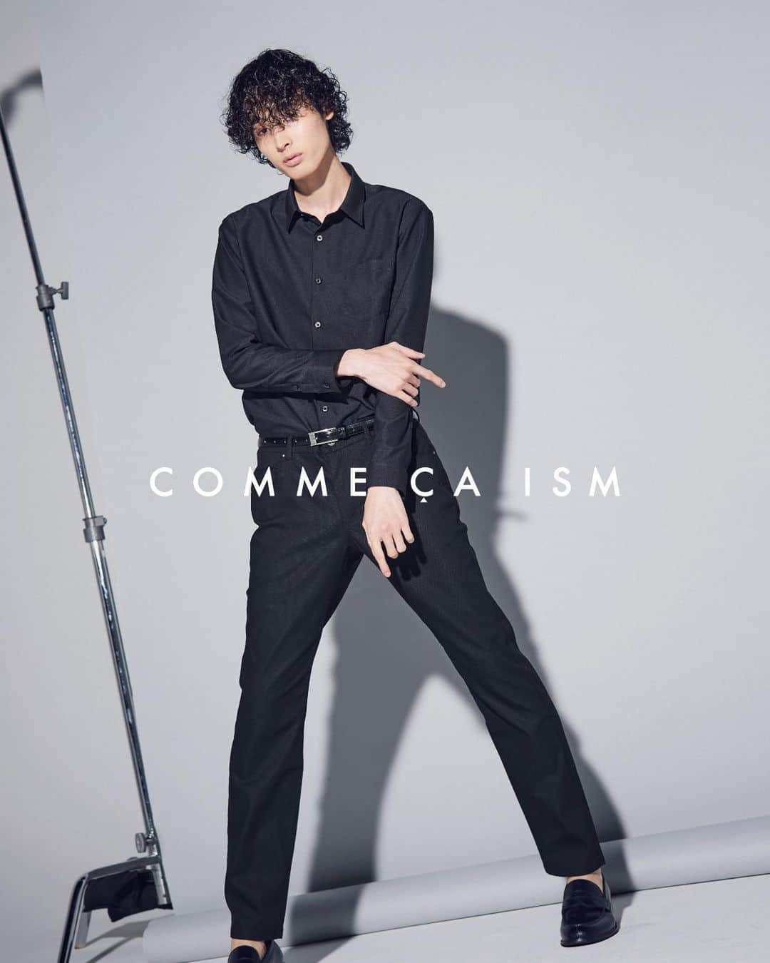COMME CA ISMのインスタグラム：「… ストレッチスキニーパンツ 4,900円  素材の優れた伸縮性を活かした スッキリとした スキニーシルエット 合わせるトップスを選ばない ベーシックなデザインです  SS〜LLと幅広い5サイズ展開 ブラック、グレージュ、 チャーコール、ネイビー  #commecaism #コムサイズム #ファッション #ファッションコーデ #メンズファッション #パンツ #パンツコーデ #スキニーパンツ #ブラックコーデ   @commecaism_official」