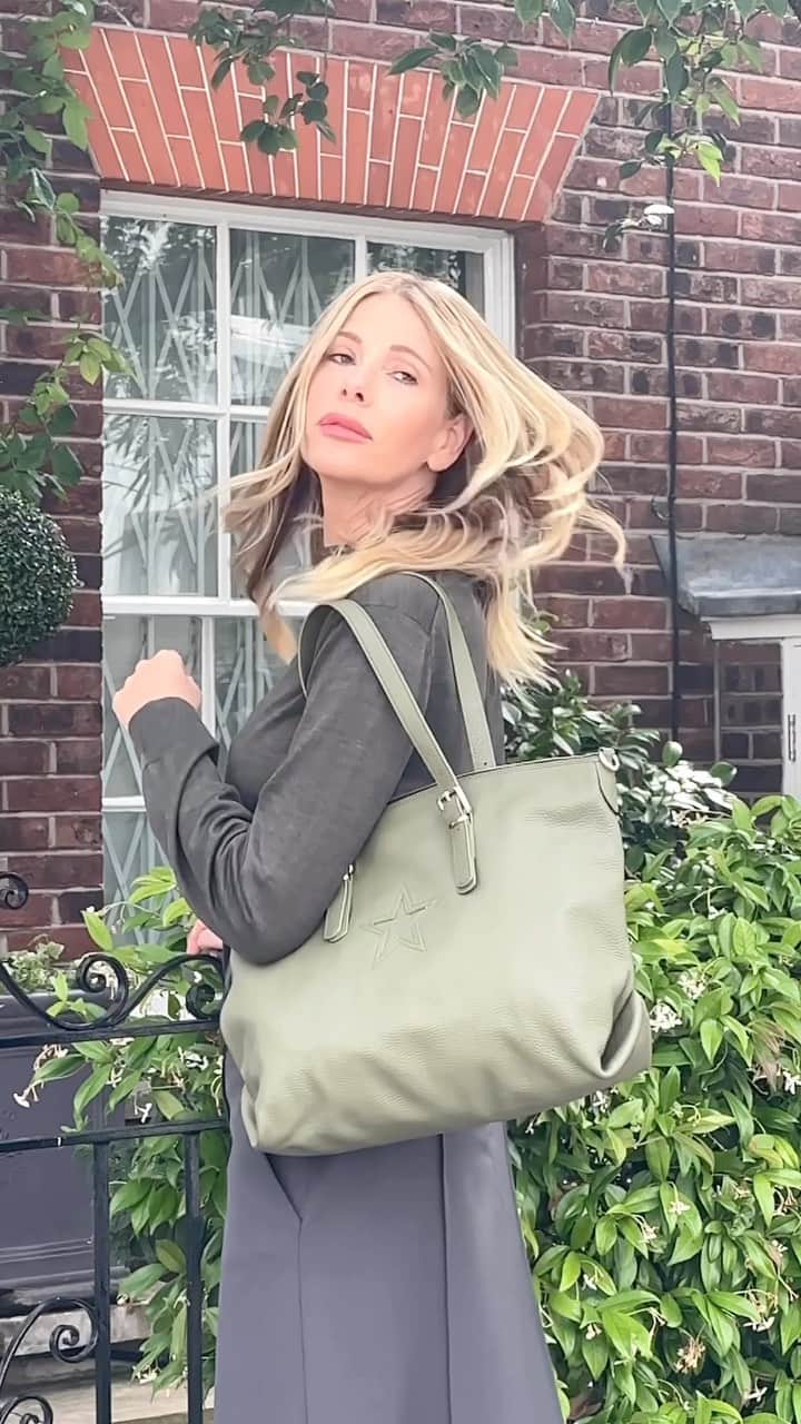 Alessia Marcuzziのインスタグラム：「Laura bosco👜 @marksandangels   Link in bio or Link on my stories」