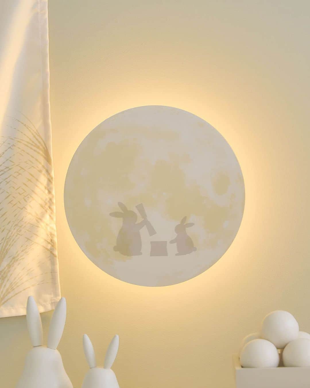 PAL CLOSET(パルクローゼット)さんのインスタグラム写真 - (PAL CLOSET(パルクローゼット)Instagram)「【保存すると、いつでもお月見グッズが見返せます🌙】  2023年の十五夜は9/29の金曜日！  秋の夜空に浮かぶ月を眺める「お月見」に、 3COINSではお子様と一緒にお月見を楽しめる 置物やコスチュームなどをご用意しました✨  #palcloset #パルクロ #パルクローゼット #パル #3COINS #スリーコインズ #スリコ #通販サイト #パルクローゼット #プチプラ #プチプラグッズ #プチプラアイテム #キッズ #キッズアイテム #お月見 #お月見団子  #記念撮影」9月6日 20時00分 - palcloset_onlinestore