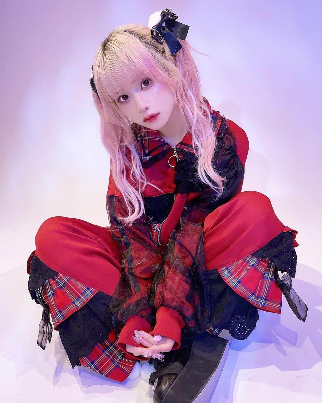 いちのインスタグラム：「Jamieエーエヌケー AW collection vol.4 の撮影してきたよ➰❤️  10/6 12:00 公式通販サイトAiland にて公開‼️ぜったいみてね‼️ 【https://ailand-store.jp/jamieank/】  #jamieエーエヌケー #idol #cosplay #cosplayer #cosplaygirl #japanesegirl #girl #selfie #instagood #hightone #maid #pinkhair #highlighthair #twins #twintail #fff #lfl #l4l #ハイライトカラー #アイドル #派手髪」