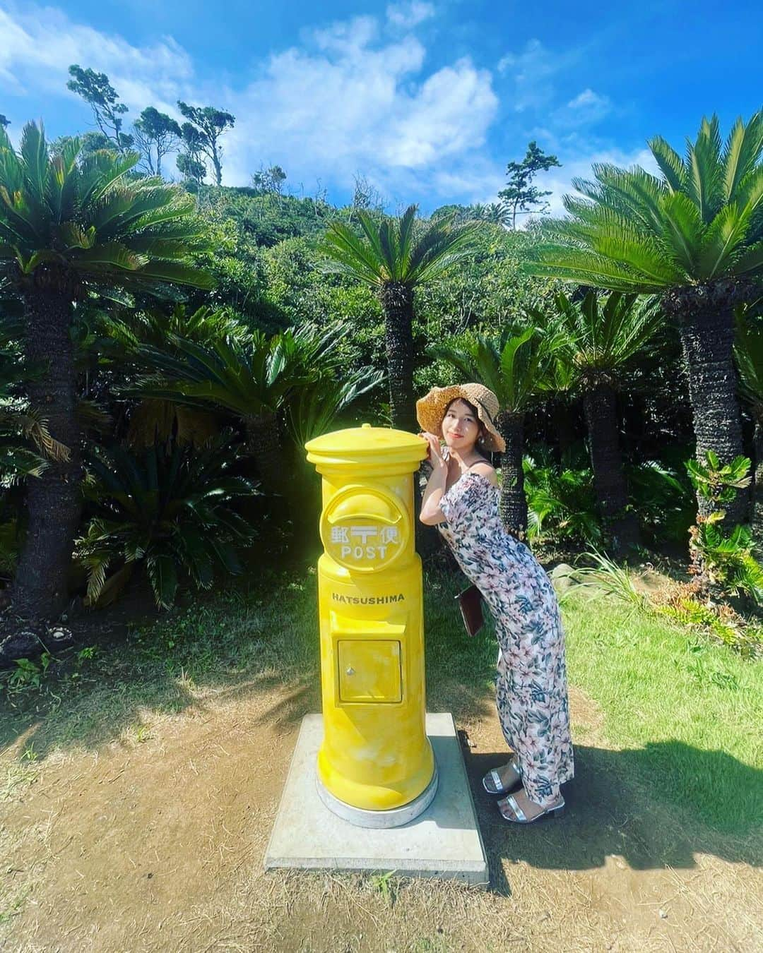 小山玲奈さんのインスタグラム写真 - (小山玲奈Instagram)「熱海の初島🏝️ 海が見えるプールはサイコーでした！🛟👙🩵  映えスポットもたくさんあった🍋  #初島　#熱海 #静岡県 #初島レモン #atami #hatsushima」9月6日 20時04分 - reina_koyama_official