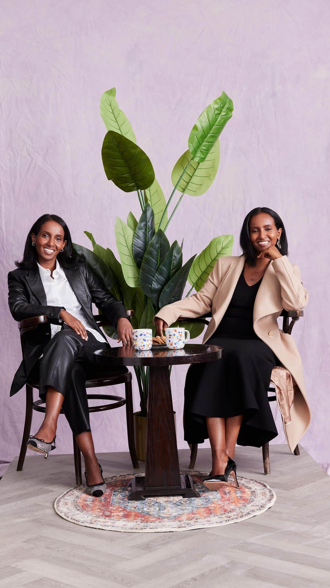 Ted Bakerのインスタグラム：「Our caffeine-fuelled adventure starts with Hermon and Heroda Berhane, deaf and twin content creators who are currently taking the fashion industry by storm.  #TedBaker #BusinessUnusual #CoffeeBreaks」