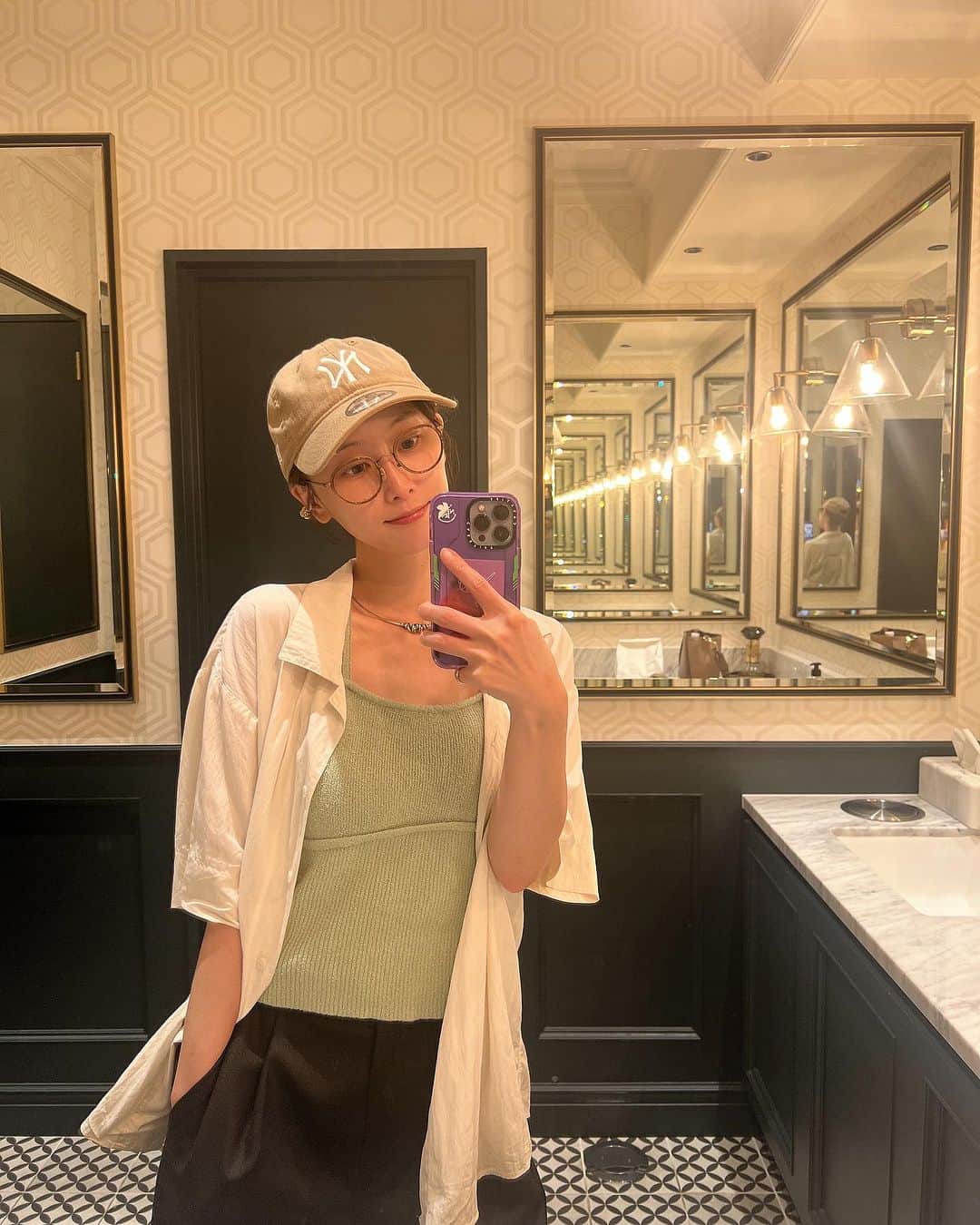 松井玲奈のインスタグラム：「🌚 ノーメイクだと気持ちがいい日もある」