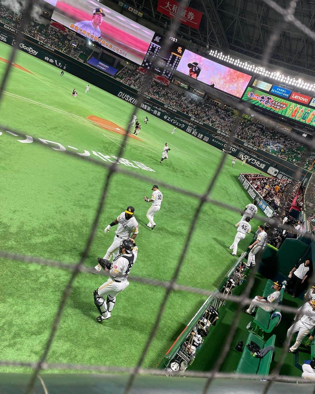 下山英哉さんのインスタグラム写真 - (下山英哉Instagram)「いちばん前の席⚾️ 選手の息遣いが聞こえる♪  #paypayドーム  #バックネット裏 #一番前 #プレミアムシート  #福岡ソフトバンクホークス  #fukuokasoftbankhawks  #千葉ロッテマリーンズ  #chibalottemarines  #プロ野球観戦  #仕事 #野球接待か接待野球か #fukuoka」9月6日 20時17分 - shimoyama.hideya