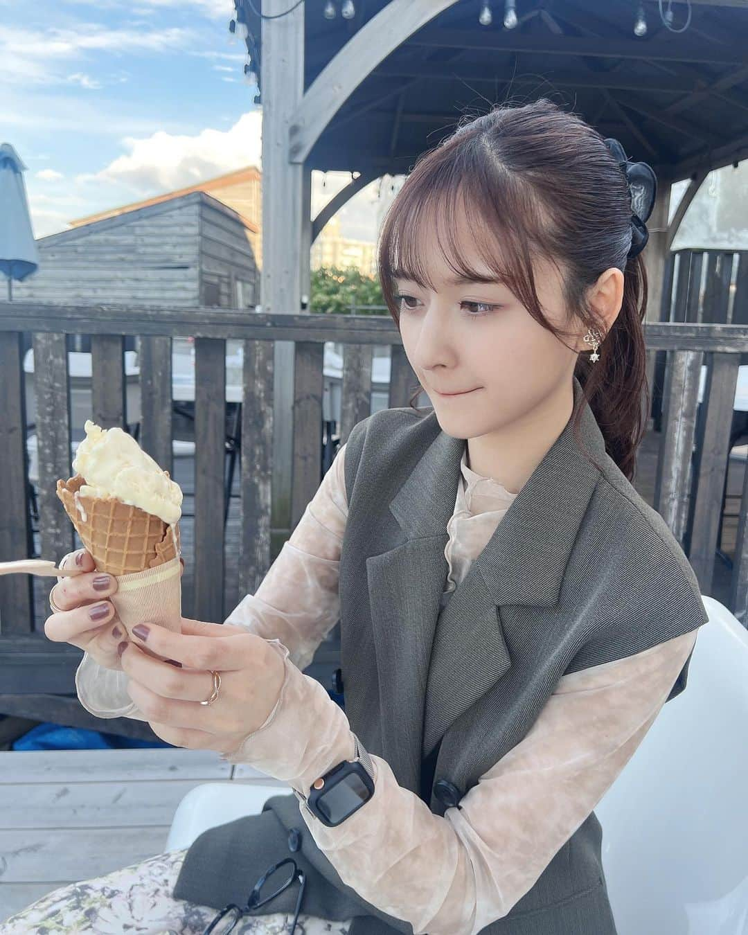 金川紗耶さんのインスタグラム写真 - (金川紗耶Instagram)「癒しの時間☺️  #乃木坂46  #金川紗耶  #sayagram  #cafe  #アイス🍨  #海辺の近くでアイスが最高 #風が気持ちよかった」9月6日 20時12分 - saya.kanagawa_official