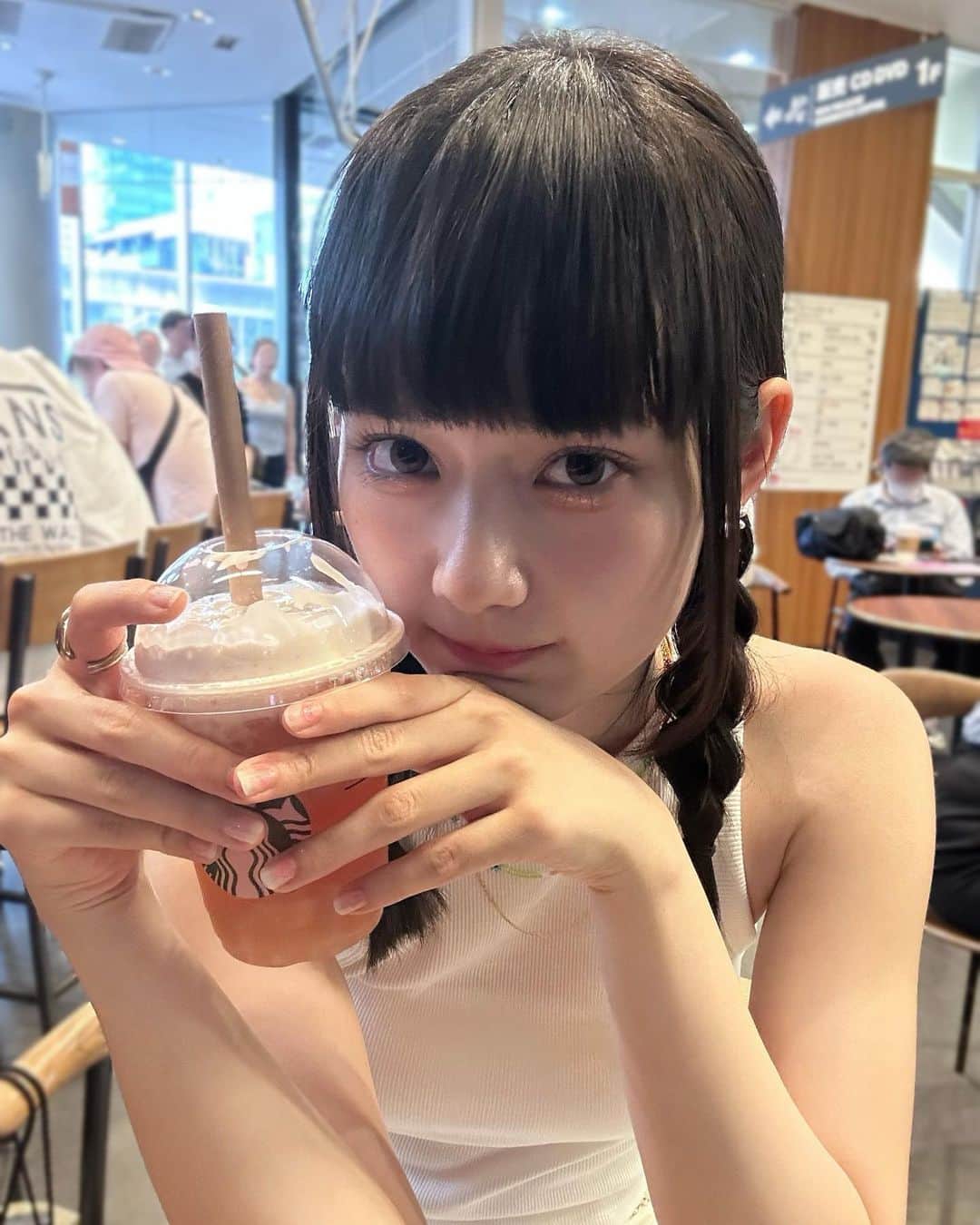 松本恵莉紗のインスタグラム：「桃また飲みたいな～～🍑」