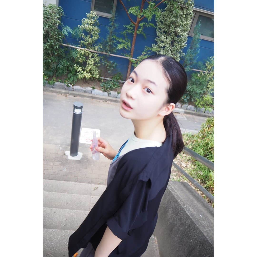 白鳥玉季さんのインスタグラム写真 - (白鳥玉季Instagram)「⁡ ⁡ ⁡ 学校が始まって宿題に追われています。 あれ？夏休みの宿題やっと終わったと思ったのに…と、ぼやきながら机に向かうのが最近のルーティンです。 ⁡ Instagramフォロワー4.5万人🎉 ありがとうございます！！ これからも応援してね( *´꒳`*) ⁡ #TopCoat #白鳥玉季」9月6日 20時21分 - shiratori_tamaki