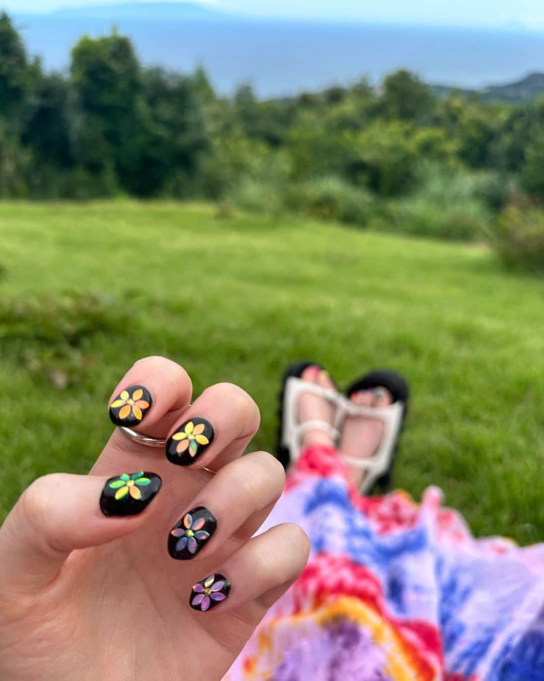 安田レイのインスタグラム：「New nails by @yukamizz 🌼🌼🌼  かわいっ🫣❤️  #nails #newnails #ネイル　#やすだのねいる」