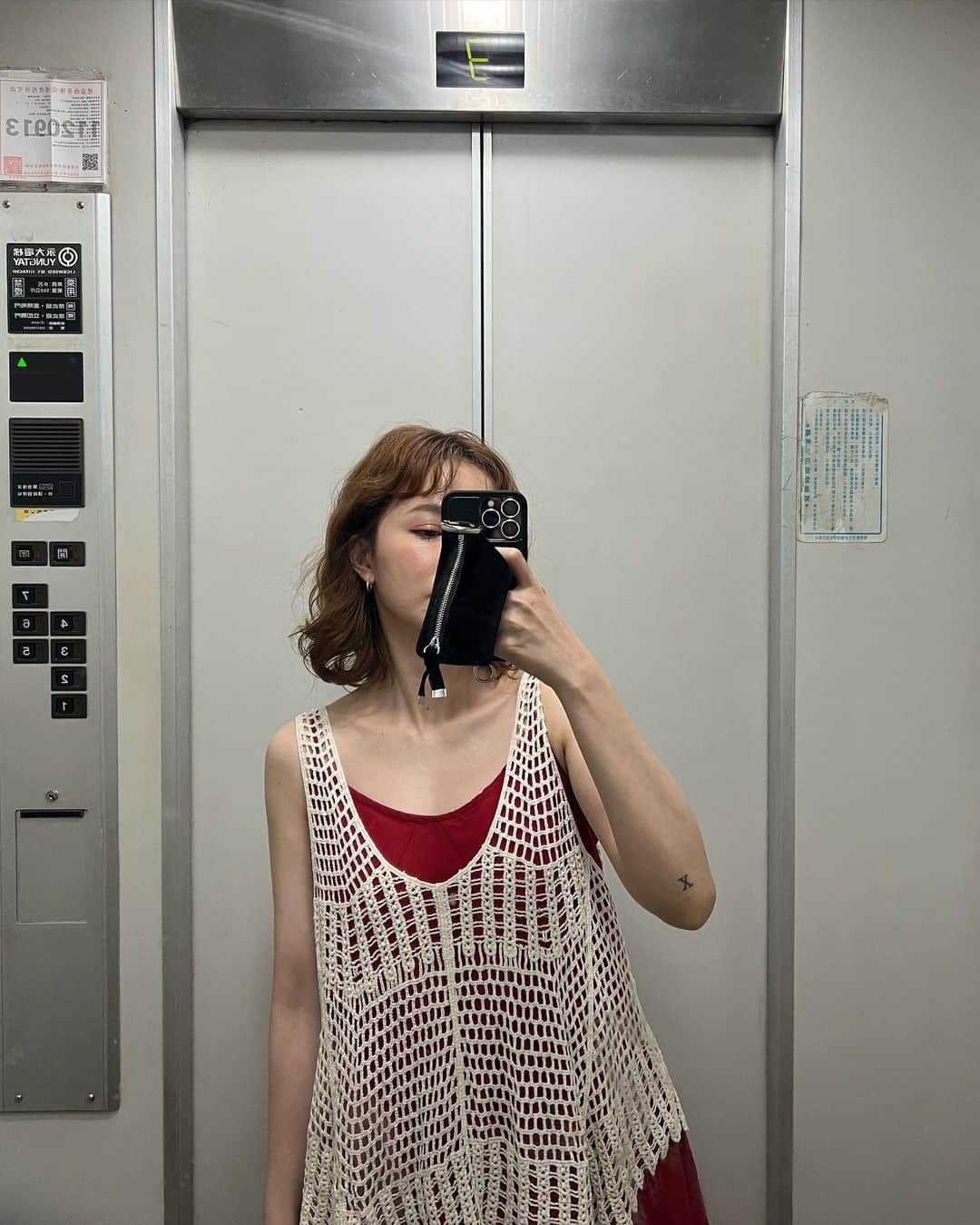謝琦琦（Kiki）のインスタグラム：「CCD與iphone 我選擇了iphone  最後的夏裝 @greenpea_tw」