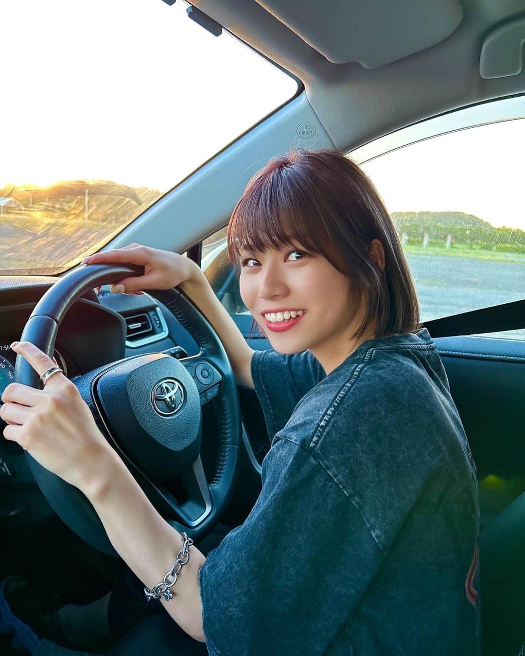 ゆーりのインスタグラム：「23歳になりましたー！㊗️🎉 ⁡ ⁡ わーい！！！！ ⁡ ⁡ ⁡ いつも応援してくれてほんとにありがとー😆😆 みんなへの感謝の気持ちを込めてYouTubeで初歌ってみたを投稿しました！ 頑張って歌ったのでたくさん聴いてください😳 ⁡ これからもずっとずっと応援よろしくね！！！！ ⁡ ⁡ ⁡ ⁡ ⁡  #instagram  #instagood  #drive  #photooftheday  #ootd  #fashion  #hair  #makeup  #nails  #japan #followforfollowback  #birthday  #歌ってみた  #推しの子  #アイドル  #yoasobi  #誕生日」