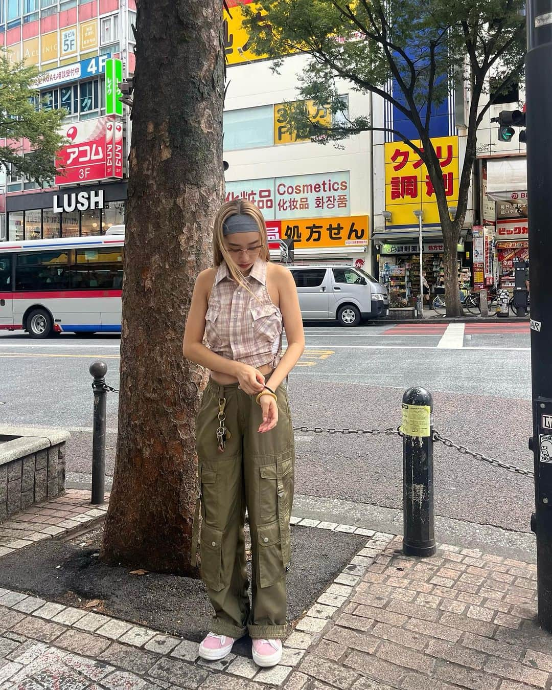 HIYORIさんのインスタグラム写真 - (HIYORIInstagram)「★ @annasuinyc ★ 素材がしっかりしてて、なんでも合わせやすいカーゴパンツ🥨🤎  ▫️シャカ2WAYカーゴパンツKHARKI M size着用してます #annasuinyc #アナスイエヌワイシー #アナスイ」9月6日 20時42分 - hyr__0425