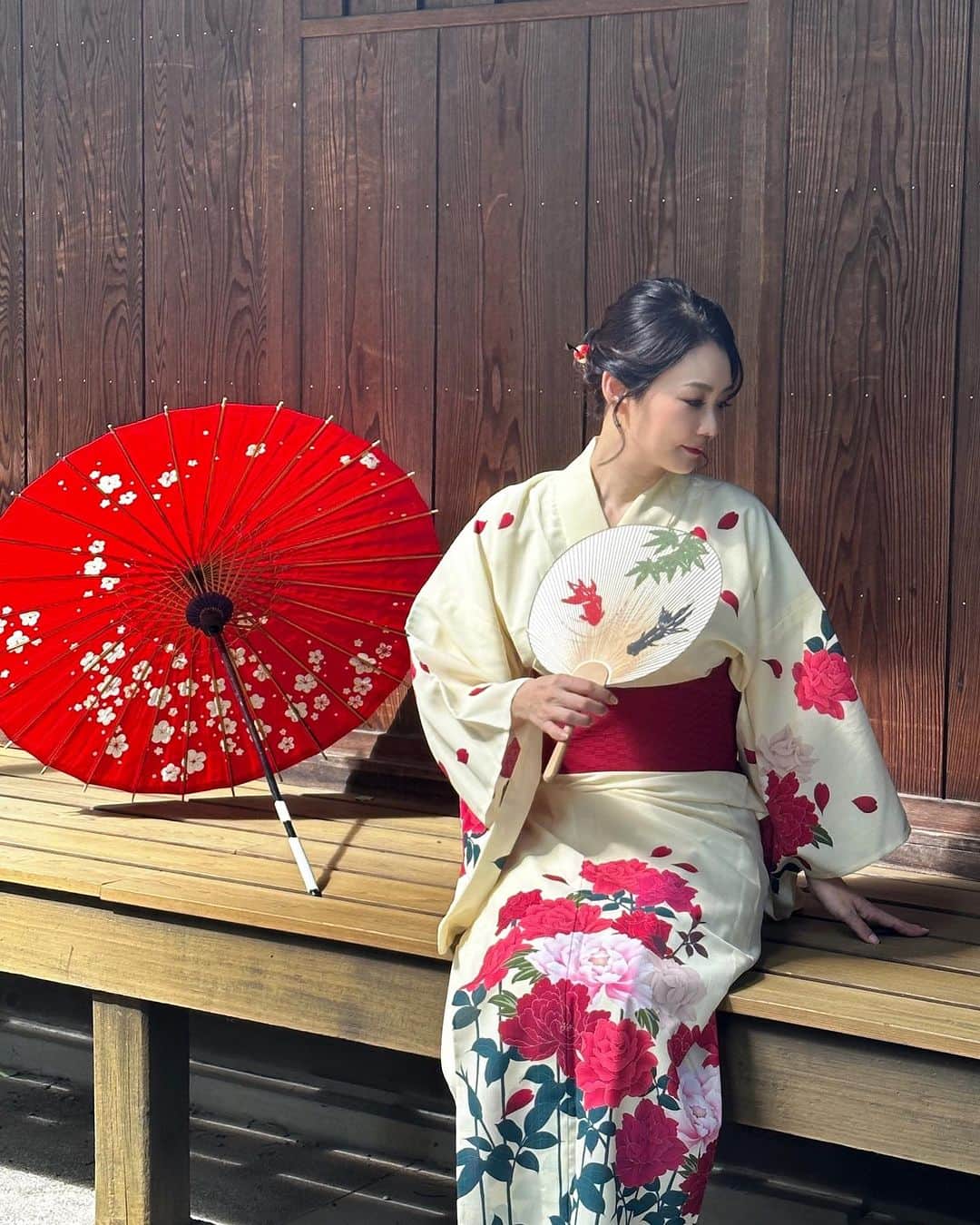 勝木友香さんのインスタグラム写真 - (勝木友香Instagram)「今年の夏は、着る機会を作れなかったなーと思っていた浴衣👘  思わぬ形で着られた😊  日本家屋の素敵なこちらは 上野にある東京国立博物館の 中にできたカフェ  TOHAKU茶館 @tohaku_chakan   この浴衣のわけは またいつかね♪  浴衣ヘアは、仲良しヘアメイク みやこちゃんがセットしてくれました♡ @hmmiyako   #浴衣　#浴衣女子　#浴衣ヘア　#着物女子  #着物ヘア　#着物好き　#和カフェ　#博物館　#東京国立博物館  #kimono #上野カフェ　#japanesegirl  #カフェ巡り　#カフェ活　#カフェ部　#古民家カフェ　#古民家カフェ巡り」9月6日 20時43分 - katsukiyuhka