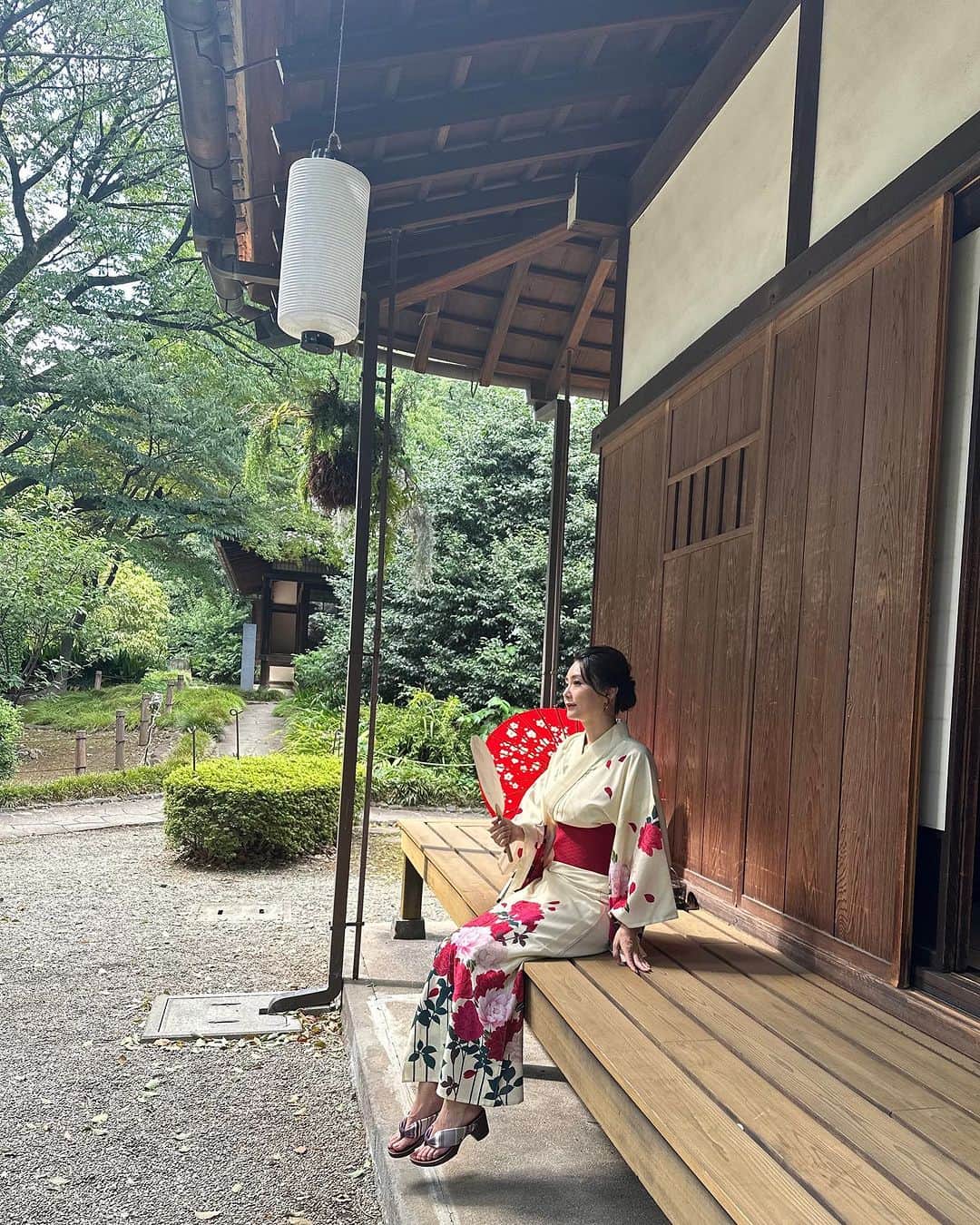 勝木友香さんのインスタグラム写真 - (勝木友香Instagram)「今年の夏は、着る機会を作れなかったなーと思っていた浴衣👘  思わぬ形で着られた😊  日本家屋の素敵なこちらは 上野にある東京国立博物館の 中にできたカフェ  TOHAKU茶館 @tohaku_chakan   この浴衣のわけは またいつかね♪  浴衣ヘアは、仲良しヘアメイク みやこちゃんがセットしてくれました♡ @hmmiyako   #浴衣　#浴衣女子　#浴衣ヘア　#着物女子  #着物ヘア　#着物好き　#和カフェ　#博物館　#東京国立博物館  #kimono #上野カフェ　#japanesegirl  #カフェ巡り　#カフェ活　#カフェ部　#古民家カフェ　#古民家カフェ巡り」9月6日 20時43分 - katsukiyuhka