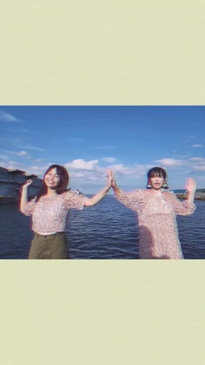 のインスタグラム：「C @chihaya_yoshitake_official ❣️ 本当にたまたま同じ生地の服を持っていて それをたまたま北海道に持ってきた2人👕🎀👗 #Machico #北海道 #小樽 #まちこーで #私服」