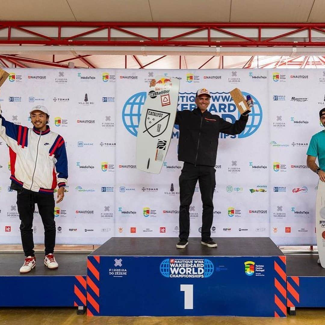 手塚翔太さんのインスタグラム写真 - (手塚翔太Instagram)「Just got back from Portugal for @thewwa World Championships🇵🇹 Not my best result at worlds but still had so much fun times and pretty pumped competing WakeSkate got 2nd✌🏻 Wanna say thanks to everyone who supported me 2023 season and had great year!🙏🏻❤️ Now time to chill and enjoying my off season for bit🍻🏌️‍♂️」9月6日 20時35分 - shotatezuka