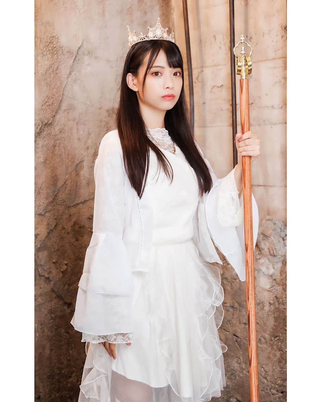 岡本尚子のインスタグラム：「#再遊来　のビジュアル公開されました🫶  三蔵法師です👑 武器は錫杖です。  アクションにお芝居はもちろん！ LIVEパートでは、歌って踊るよ💃  是非是非お待ちしてます🫶  #三蔵法師 #ビジュアル #解禁 #情報解禁 #舞台 #fyp #followme」