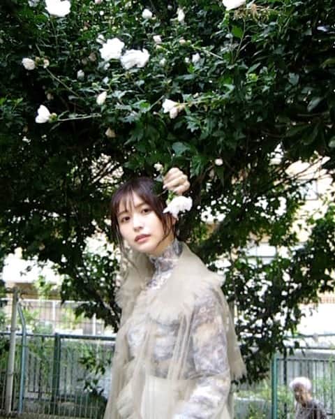 のインスタグラム：「「たゆたう」アザーカット🕸️  衣装 coat @noirkeininomiya tops @chikakisada skirt @laloh_official accessories @chikakoyajima @sararth_jewelry shoes @leinwande_official  ありがとうございました🧶」