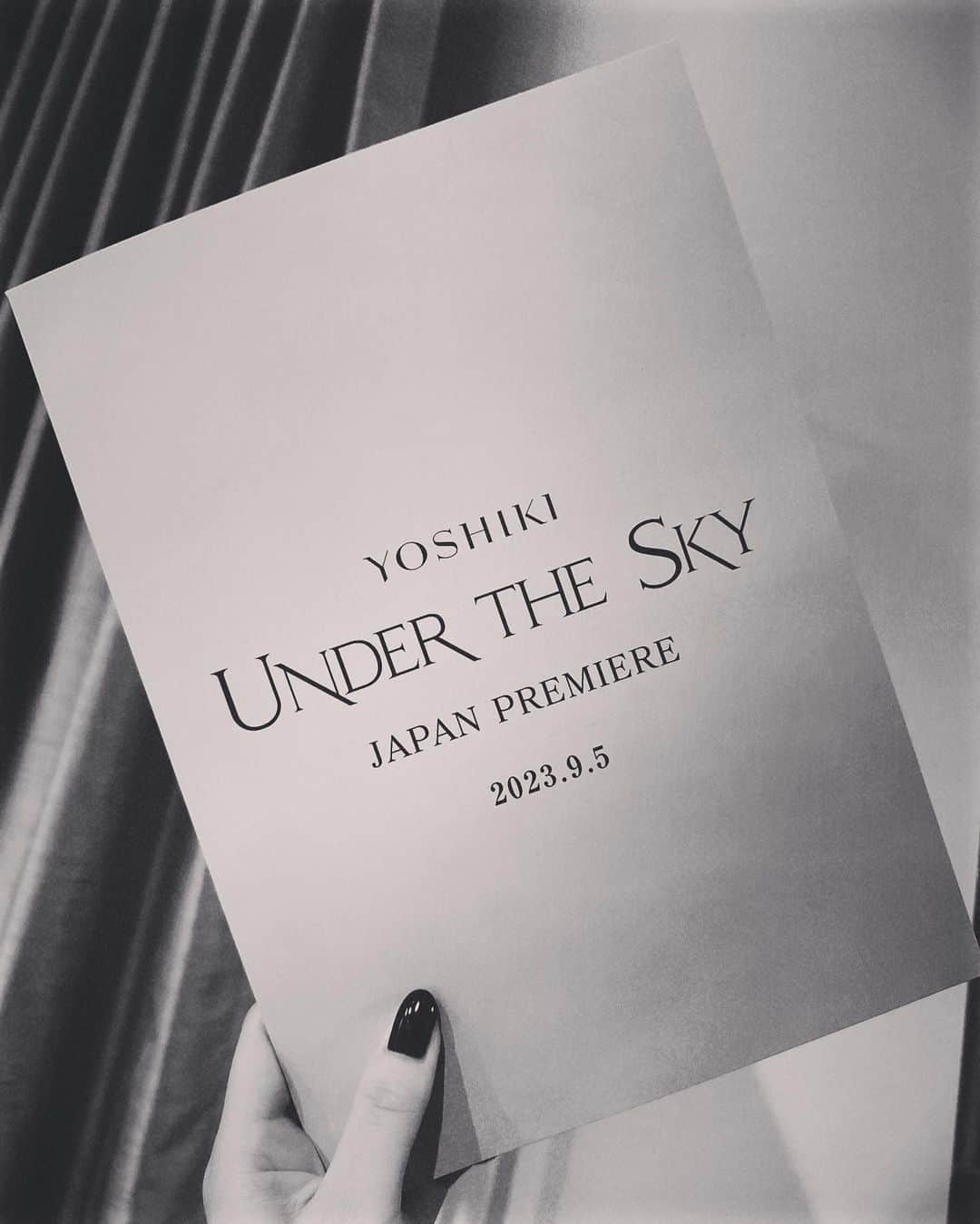 のインスタグラム：「映画「YOSHIKI:UNDER THE SKY」ジャパンプレミアへ招待いただきました。  音楽の力は計り知れないものだ… 音楽を通して世界中の人と繋がれる。 音楽の力は無限大だなと感動致しました。  "人を救う事で自分も救われる" その言葉の意味や重さ、そして愛を感じられるドキュメンタリー映画でした。  感慨深い…  ご招待、感謝いたします。  #yoshikiunderthesky  #pr」