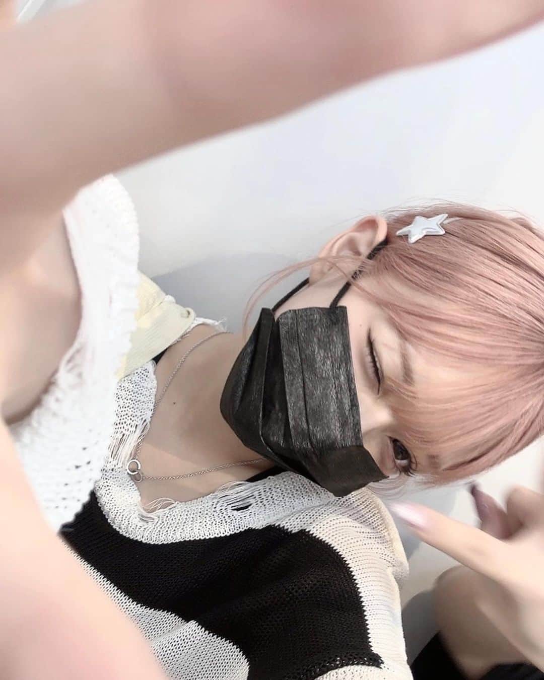のインスタグラム：「. ウィンク女」