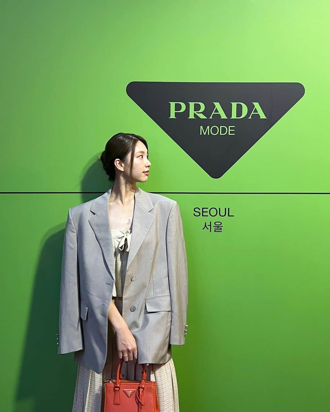 キム・ジンギョンさんのインスタグラム写真 - (キム・ジンギョンInstagram)「💚🖤#PradaMode #Prada」9月6日 20時52分 - jinkyung3_3