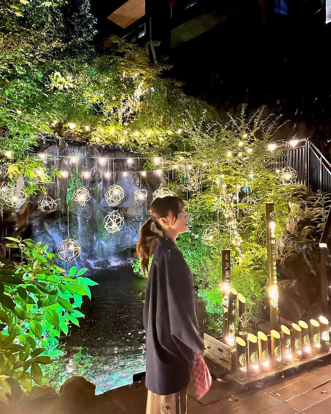 さぁやのインスタグラム：「箱根思い出♨️ 昨日リール載せたやつ！ 写真あんま撮ってなかった🤣 動画は撮ったのに笑 ⁡ 泊まった旅館楽しかったー！ 温泉も気持ち良かった☺️ セブンティーンアイス食べたら なんか子どもの頃思い出して 懐かしい気持ちになった🥹 食べ放題やったんやけど 夜ご飯食べ過ぎて🤣 お風呂上がりに食べたよ！ クッキーアンドクリーム🍪好き❤️ みんなは何味が好き？？ ⁡ ⁡ ⁡ #箱根旅行 #箱根 #温泉旅行 #hakone」