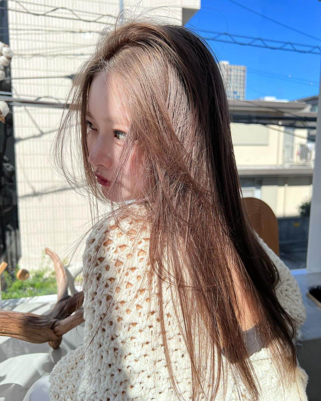 のインスタグラム：「🆕color @yoshiyasu1007   "milk beige"  ハーブピーリング🌿の おかげで鼻の毛穴ぜろになってうれしい(3枚目) 無加工です♥︎ @ebisu_organic_salon」