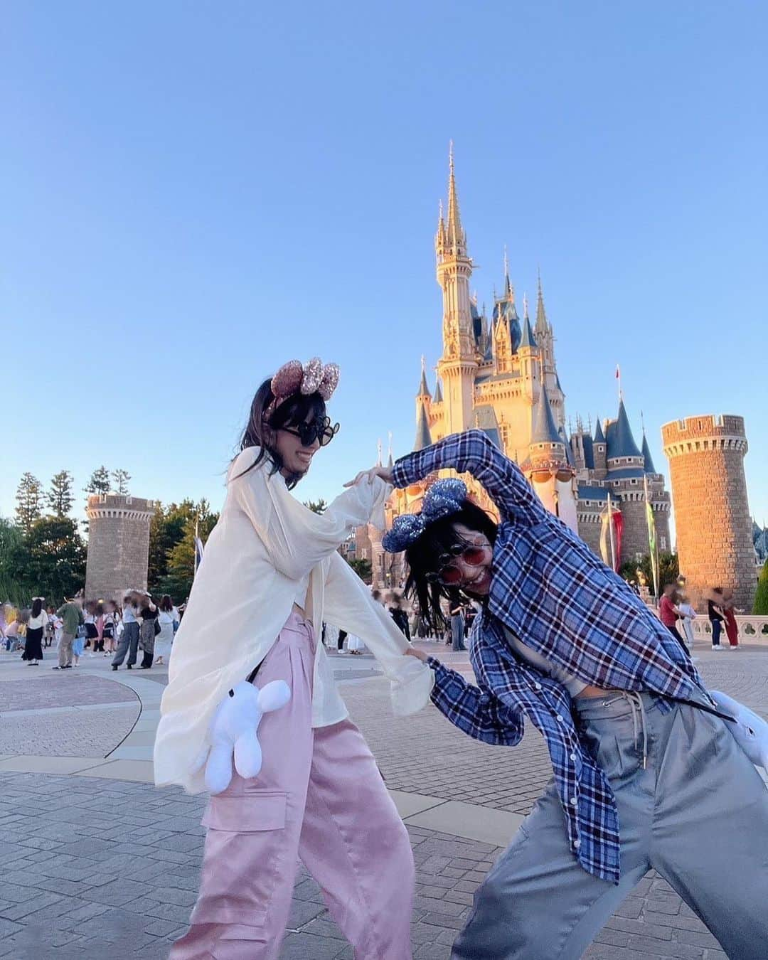 井上玲音さんのインスタグラム写真 - (井上玲音Instagram)「・ ・ ランドいてきた🔆  #Disney #江端妃咲 #井上玲音」9月6日 21時08分 - rei_inoue.official