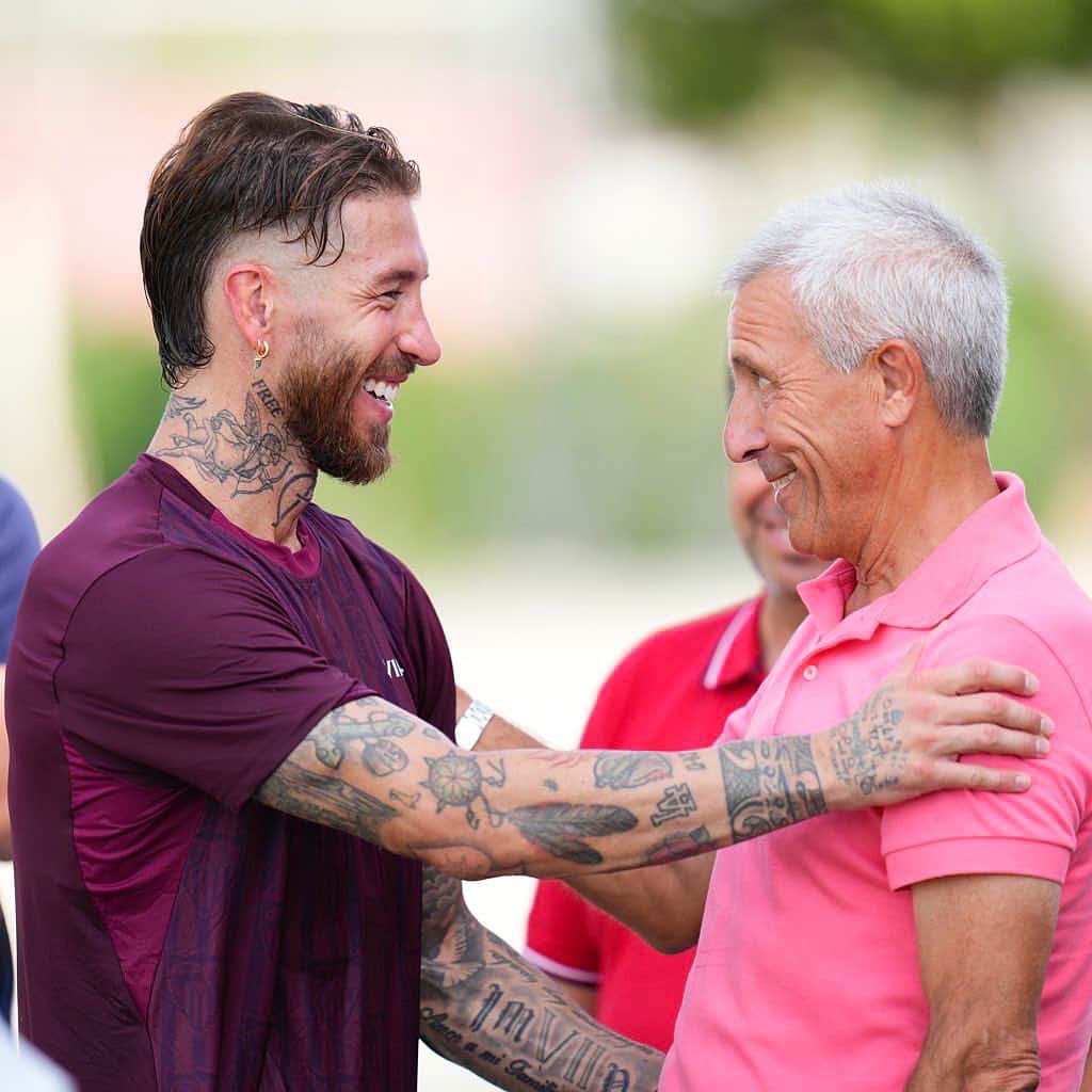 セビージャFCのインスタグラム：「🏠 Con él empezó todo.  🤝 Don Pablo Blanco. 🔙😍  #WeareSevilla #NuncaTeRindas」