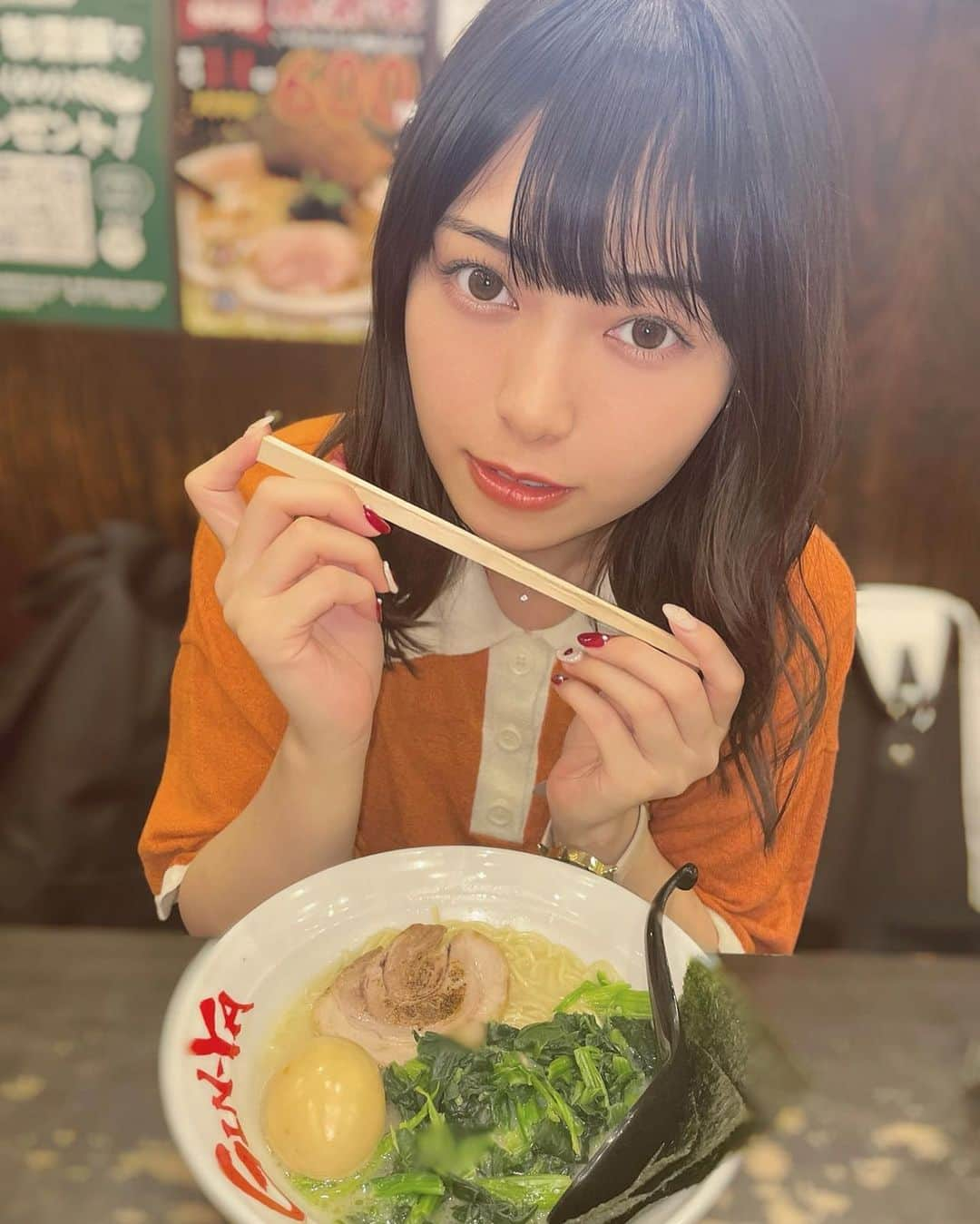 滝口ひかりのインスタグラム：「あんまり言ってないけど ラーメン結構好きです🍜 でもたまにしか食べない😢 罪悪感ある。。。 何かのご褒美で食べるのが好きです🫶  #滝口ひかり #ゑんら #wyenra #アイドル #idol #ラーメン」