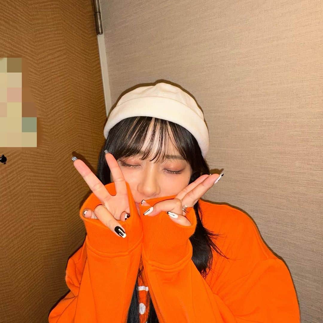 のインスタグラム：「🧡 . . . .  .  #date #osaka #streetfashion #fashion #orange #japan #japanese #girl #셀카 #셀스타그램 #올블랙코디 #올블랙패션 #무채색코디 #공주병 #自拍 #点攒 #网红#code  #lovely #y2k #y2kfashion #love #攝影 #人像攝影」