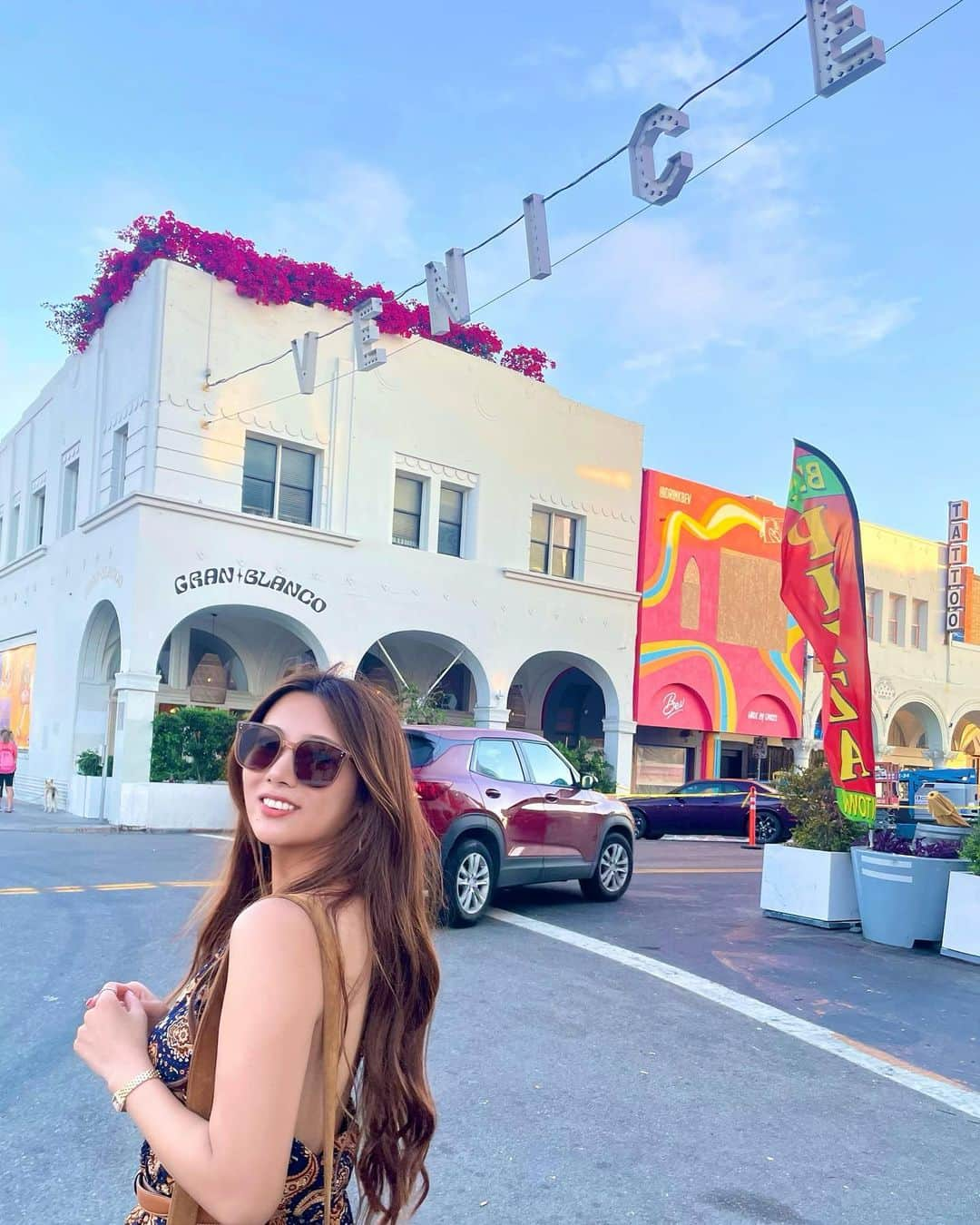 MiyakeKasumi のインスタグラム：「Venicebeach❤️  めっちゃ景色良くて癒された🥺✨✨✨   #venicebeach  #venice  #ベニスビーチ  #サンセット #ロサンゼルス  #アメリカ #sunset  #beach  #california  #la  #losangeles  #america」