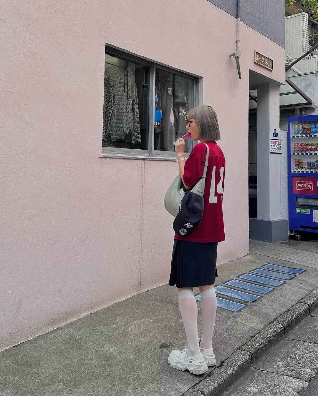 相羽瑠奈さんのインスタグラム写真 - (相羽瑠奈Instagram)「😛♥️🌚🤍 tops : #used skirt @sacaiofficial  shoes @eytys bag @folnua_official」9月6日 21時12分 - rone.runa