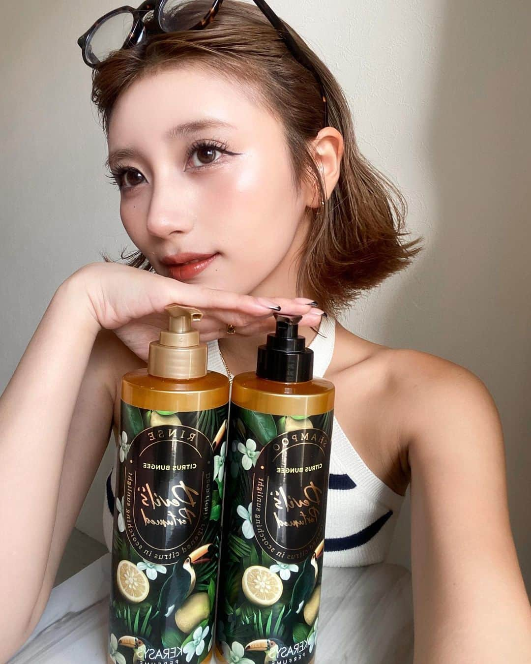 小串未来さんのインスタグラム写真 - (小串未来Instagram)「.  最近のヘアケアはずっとKERASYS🍃 髪に艶が出るし保湿もしてくれるけん お気に入りでずっと使いよう🙌🏻💕 ⁡大切な日の前の日とかに使ったりするよ♡ 甘い柚子の香りがしてずっと気分上がる😽✌🏻  9/1~9/12までQoo10メガ割で 20％OFFクーポンも配布するらしい🫶🏻 チェックしてみてねん♡ ⁡ ちな、私はしっかり買い足したよ🧴🩷 ⁡ #KERASYS#ケラシス#デビルズ２ #パフュームシャンプー#香水シャンプー #フレグランスシャンプー#イエベ秋  #いい香りのシャンプー#シトラス #艶髪#弱酸性シャンプー#カラーリングケア #qoo10#メガ割#イベント#割引#クーポン #シトラスバンジー　#ボブ #ボブアレンジ」9月6日 21時12分 - miku.ogushi