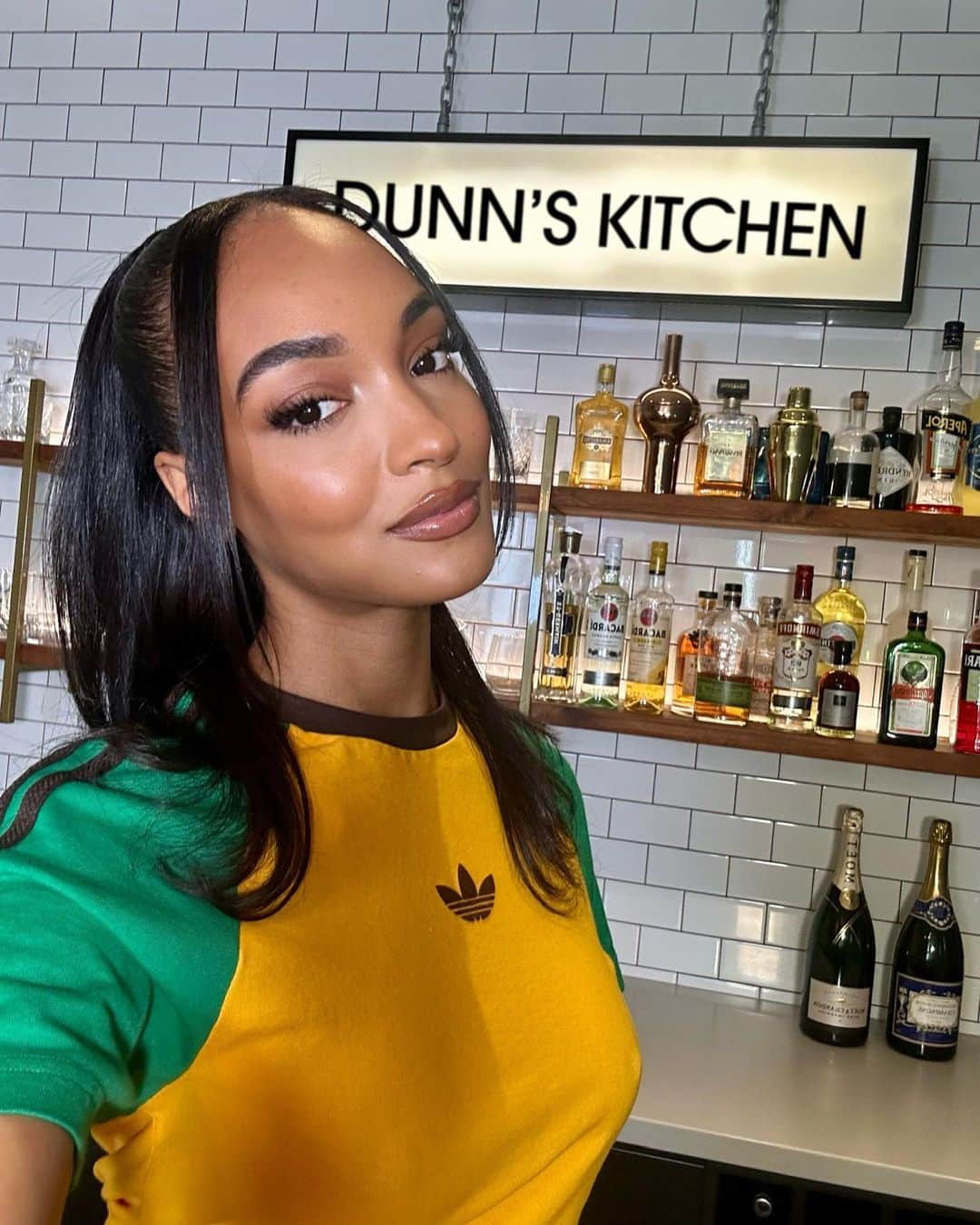 ジョーダン・ダンのインスタグラム：「I’m happy with life lately 💛」