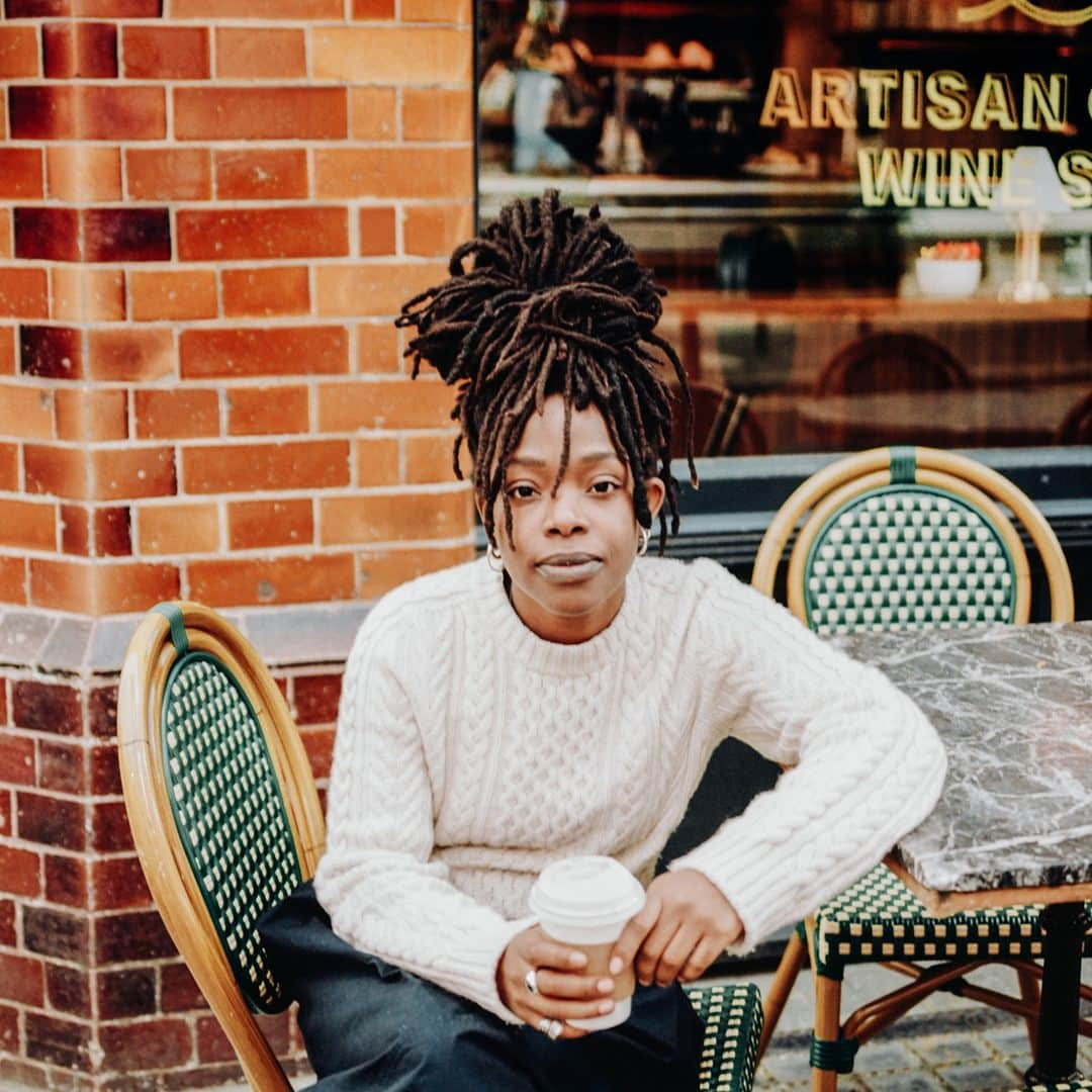 Johnstonsのインスタグラム：「Our Kindred Spirit series sees us collaborate with fellow creatives who share our passion for craftsmanship, heritage and community, including award-winning photographer @garconjon. He captured London-based stylist @ayishat_akanbi wearing our Cashmere Cable Jumper in Mayfair, London.⁣ ⁣ ⁣ ⁣ ⁣ ⁣ ⁣ ⁣ ⁣ #JohnstonsOfElgin #GarçonStyle #KindredSpirits」