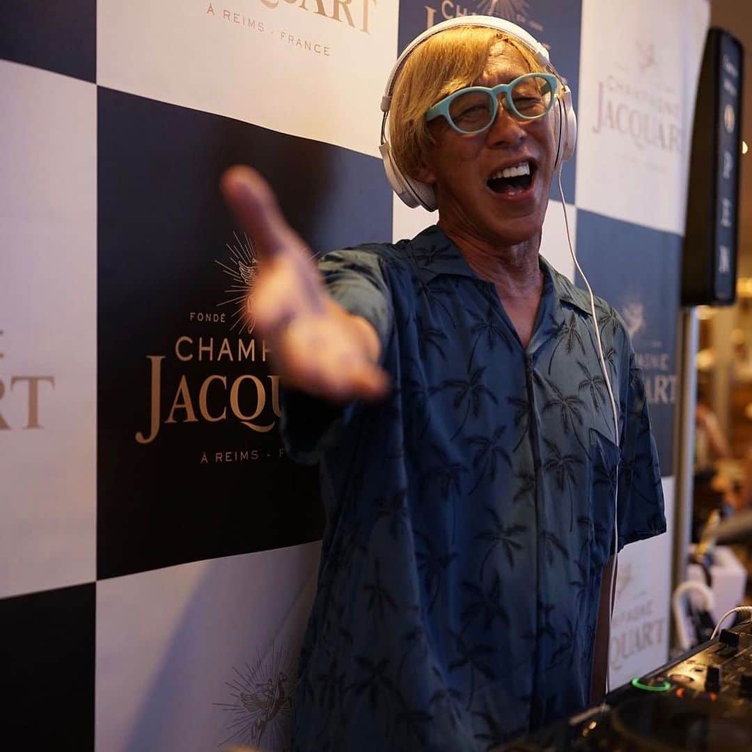 のインスタグラム：「Have a song on your lips with a happy little tune even if the pressures of the day make you swoon ... Have a song on your lips then let come what may it helps you to overcome the loneliest day  くちびるに歌を持て 軽くほがらかに 自分のつとめ 自分のくらしに よしや苦労が絶えなかろうと  いつも くちびるに歌を持て」