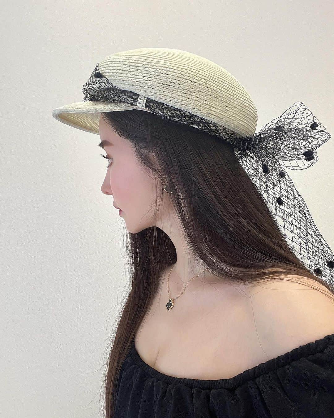 CHIKAさんのインスタグラム写真 - (CHIKAInstagram)「🤍🤍🤍  可愛い帽子見つけた♡ @roseaura_official   持ってる帽子がほぼ黒なので 白って新鮮🤍  #帽子大好き #チュール付きキャスケット」9月6日 21時22分 - chika72714