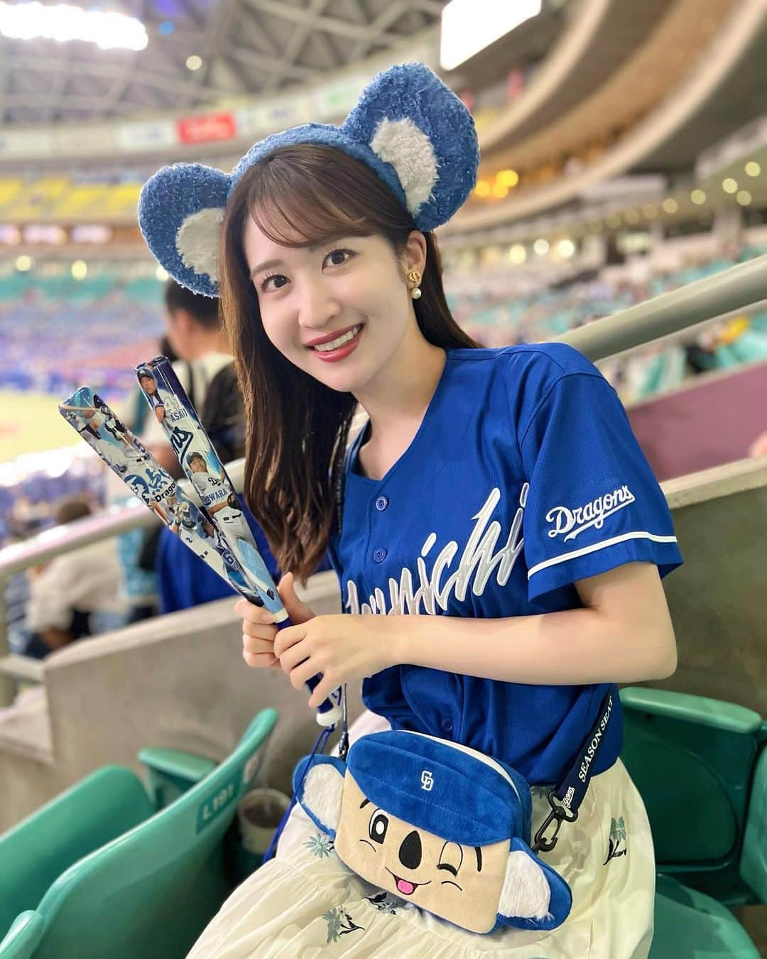 沢井里奈のインスタグラム：「⠀ ⠀ 現地まけほー😭😭😭 連敗は悔しいですね、、  でも岡林選手のファインプレーや 小笠原投手の7回1失点の好投、 大島選手のマルチ安打など 見れてよかった🥺💕💕  キノタク選手のカードだったので キノタク丼食べました🍚✨ 2回目ですがめちゃめちゃ美味しい🥰 ⠀ ⠀ #dragons #中日ドラゴンズ」