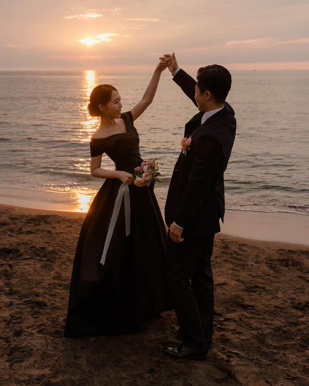のインスタグラム：「한줄기 빛, 노을이 만들어내는 분위기란✨  with @seolleda   /」