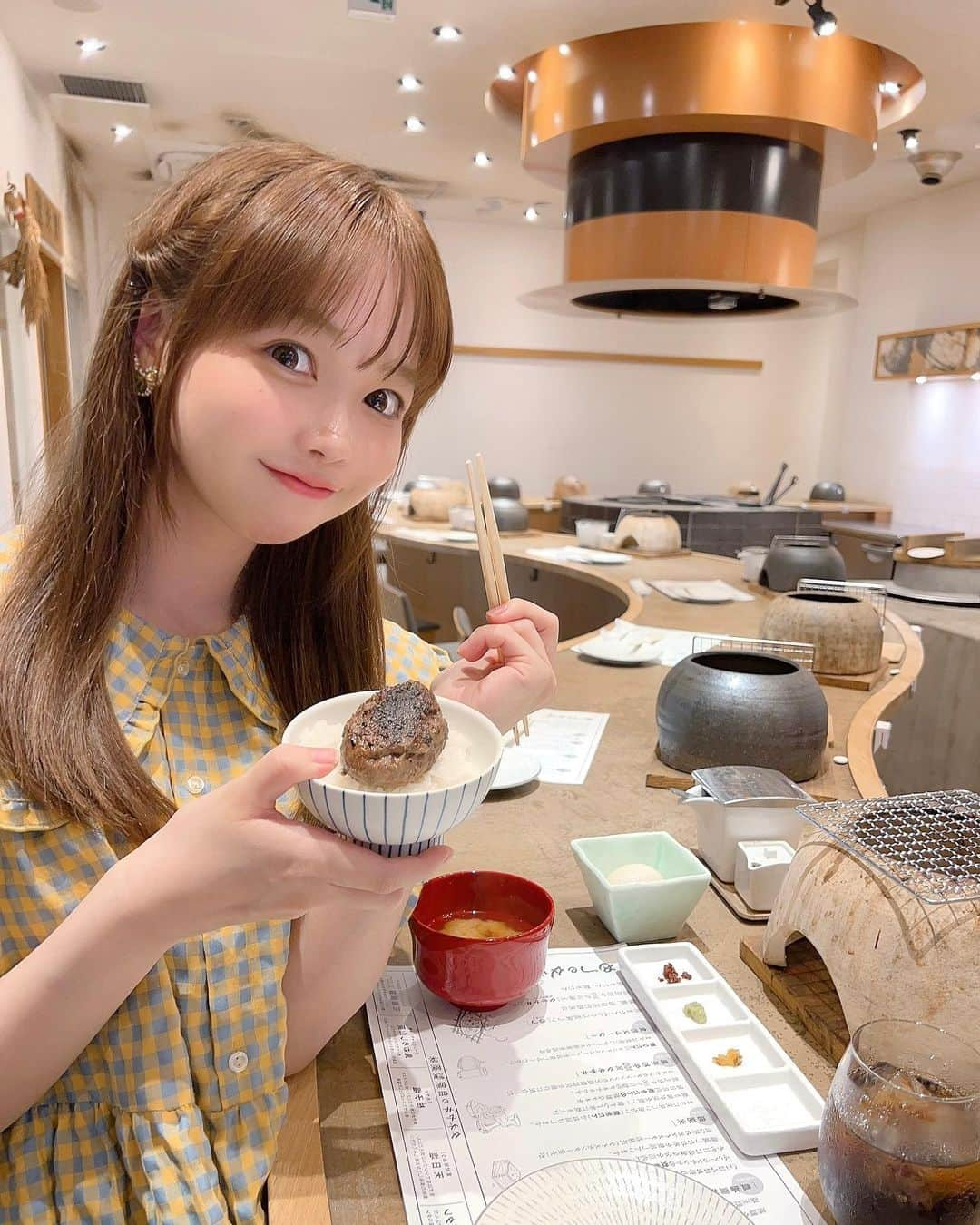 ハルナのインスタグラム：「ずっと気になってた ハンバーグ屋さんに行ってきたよ～☁️ ⁡ 私好みの食感のハンバーグで、 たまごもトロトロでオニオンスムージーも とっても美味しかった…🥺🥚また行きたいな～ ． ． PR @meshi_no_tane #黒毛和牛 #大宮ディナー #肉の日 #ハンバーグ #めしのタネの日 #炊き立てご飯 #めしのタネ #大宮ハンバーグ #フォロー #いいね返し #좋아요 #좋아요환영‪ #photography #likesforlike #instalike #followers #followforfollowback #nippon #instagood #instamood」