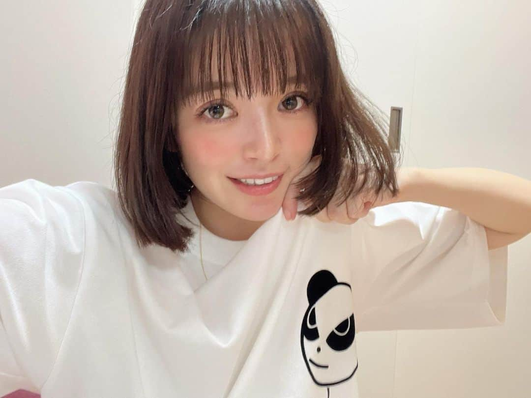 明石ゆいなさんのインスタグラム写真 - (明石ゆいなInstagram)「@hipandajapan_official   さんのTシャツを今年も着ております( ˆoˆ )💘  いろんなパンダちゃんデザインがあって、どれも可愛くて飽きないの💘お気に入り💘  4枚目は、パンダパーカー🐼  去年愛用しまくってましたが、今年も愛用しまくります  そろそろ夏も終わるから、ロンTも可愛いよね  PR 　#パンダパーカー　#ラフコーデ　#hipanda」9月6日 21時30分 - cosmo_meropon