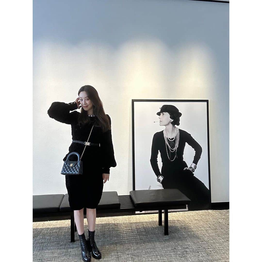 チョン・リョウォンのインスタグラム：「.🖤 CHANEL & FRIEZE 🖤」