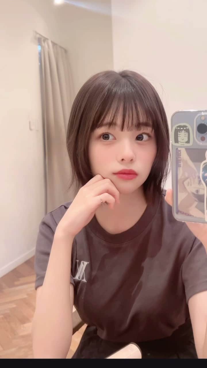 河本景のインスタグラム：「メイク薄めの日in美容室」
