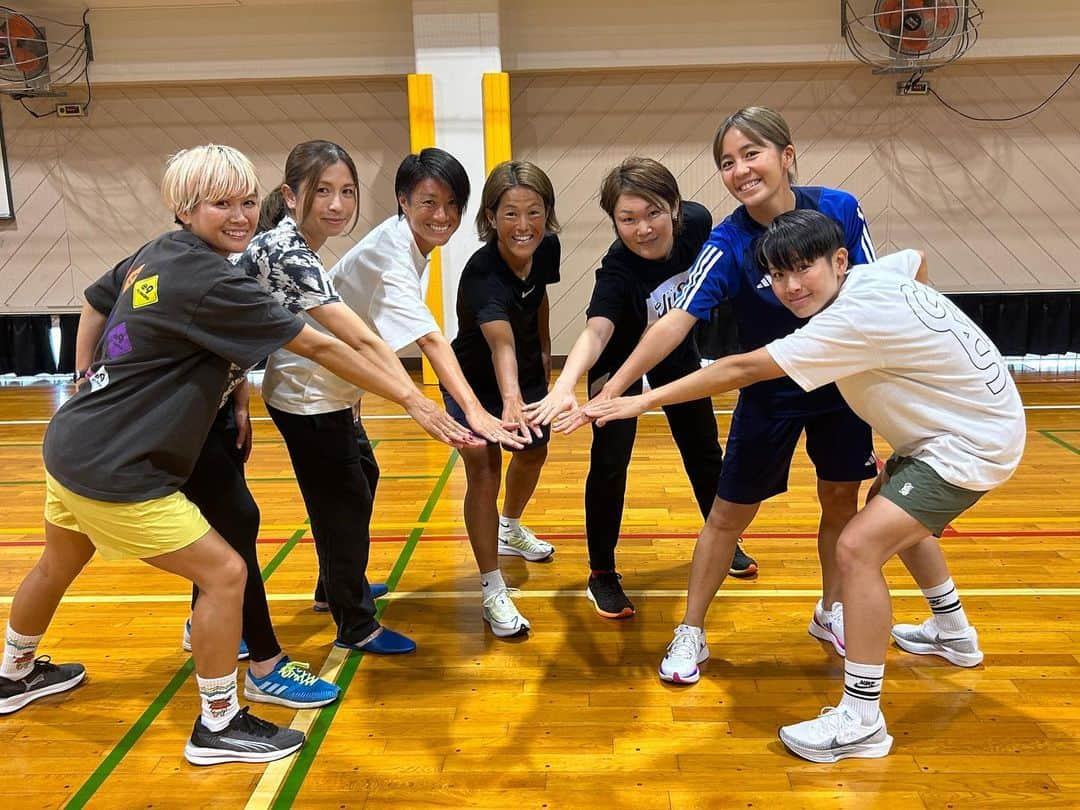 川澄奈穂美さんのインスタグラム写真 - (川澄奈穂美Instagram)「🏐🏐🏐 ▽ 狩野舞子ちゃんのYouTube【マイコチャンネル★】に出演させていただきました〜❣️ なでしこチームが集結して3対3のバレーボールに挑みました🔥爆笑でした😂😂😂  是非ご視聴くださいませ❤️ ➡️ https://youtu.be/LKdySN6um2o?si=P5uolBRE41JPEf8k」9月6日 21時37分 - naho_kawasumi_9