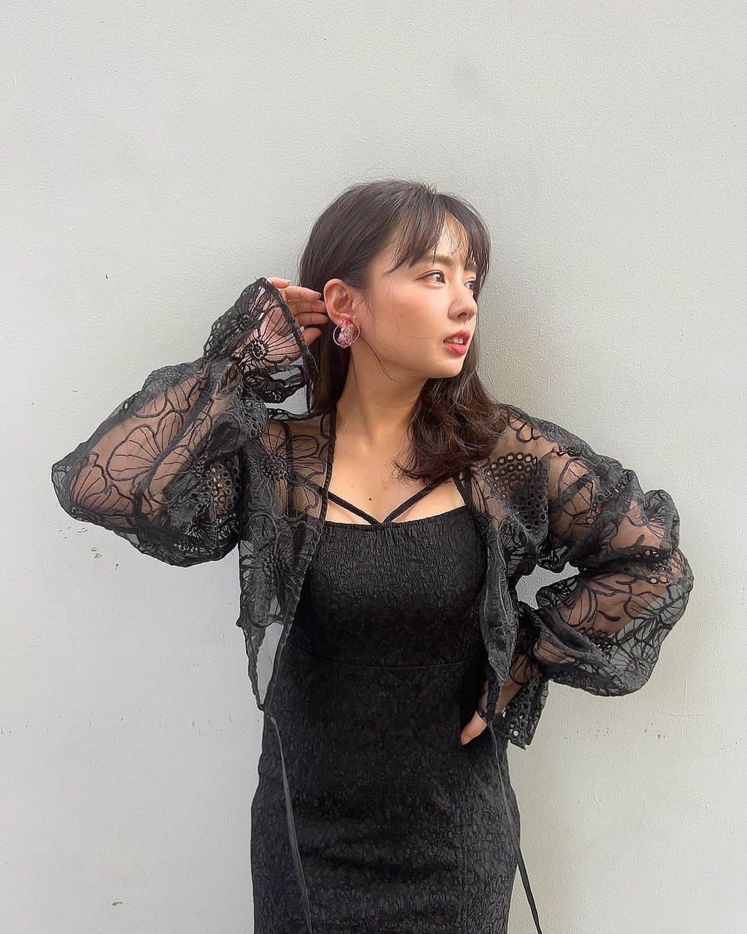 山田菜々のインスタグラム：「夜がだいぶ涼しくなったね🥹🍂  一人旅したい気分...🫡🌱秋服先取りしました🍁」