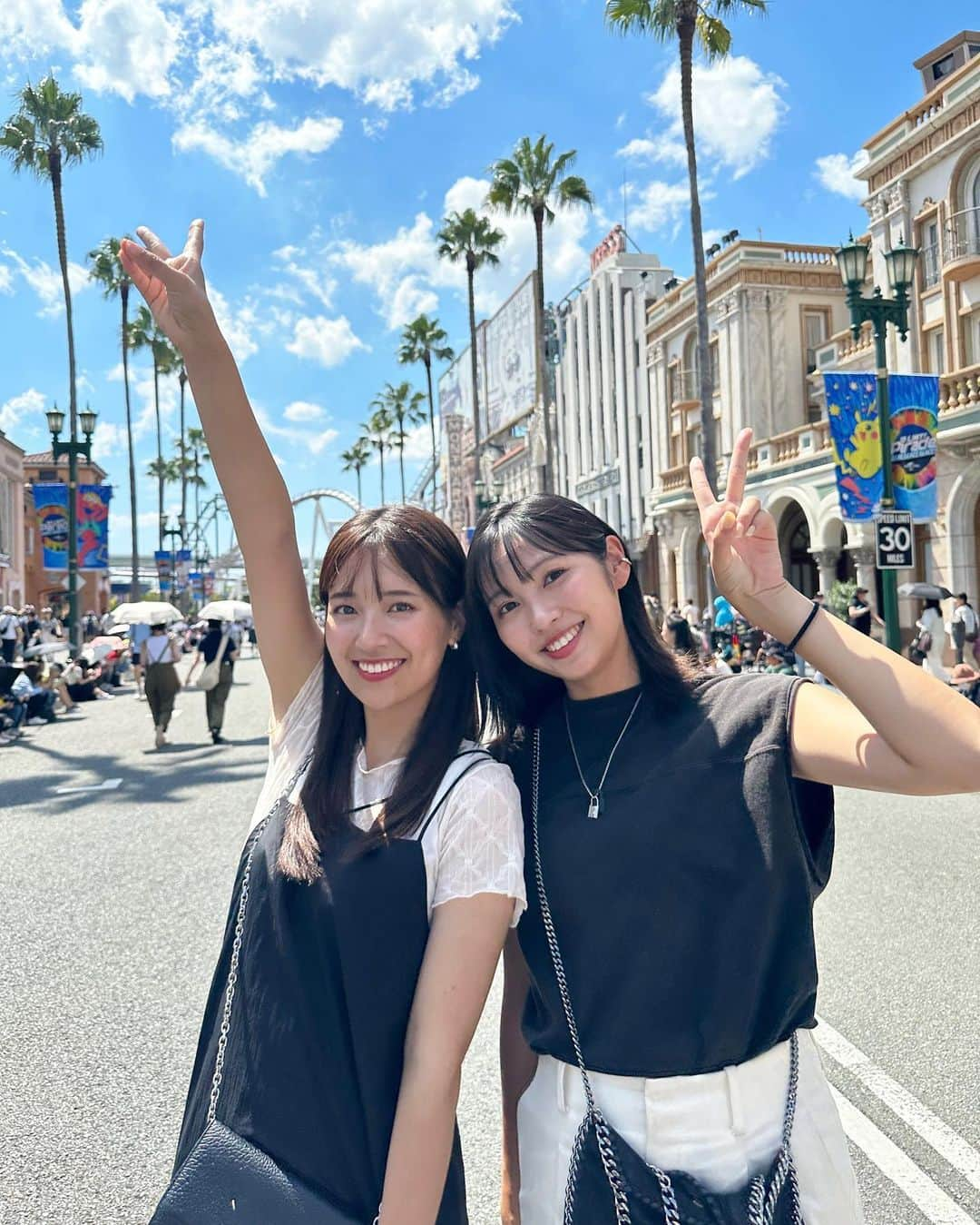 山崎香佳さんのインスタグラム写真 - (山崎香佳Instagram)「#universalstudiosjapan 🎢  海渡ちゃんと川地くんと私、3人でUSJに行ってきましたー！ 川地くんは「俺はカメラマンに徹するから…」と、なんて優しい同期なんでしょう🥺  3人とも年パスホルダーなので、午前中だけパークを楽しんで、午後はそれぞれの用事に向かいました！ 年パス3年目にもなるとこんな余裕がうまれるんですねぇ。  明日の #歌のない歌謡曲 では、「山崎が考える効率的なUSJの回り方」をお話しします！  ガイドブックにも載っていない、実際に通い詰めているからこそ分かる裏技ご紹介します！ USJに行く予定がある方もない方もぜひお聴きくださいー！  #ユニバ」9月6日 21時40分 - kyokayamasaki_