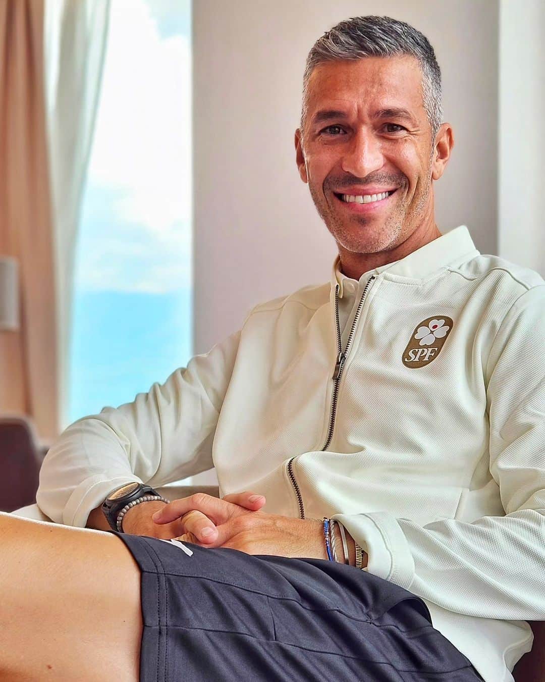 ルイス・ハビエル・ガルシア・サンスのインスタグラム：「As a Player, as a former player, as part of this society that we are living in , we've got a big responsibility to give back, to influence and  guide the new generation, already committed, to help those in need or haven't had the same opportunities. Today, with @stanpetrov19 and his @spfoudation19 we are honoured to be part of the legends game in Sofia, and amazingly proud of him ,for doing such a incredible work. Love you mate !!」