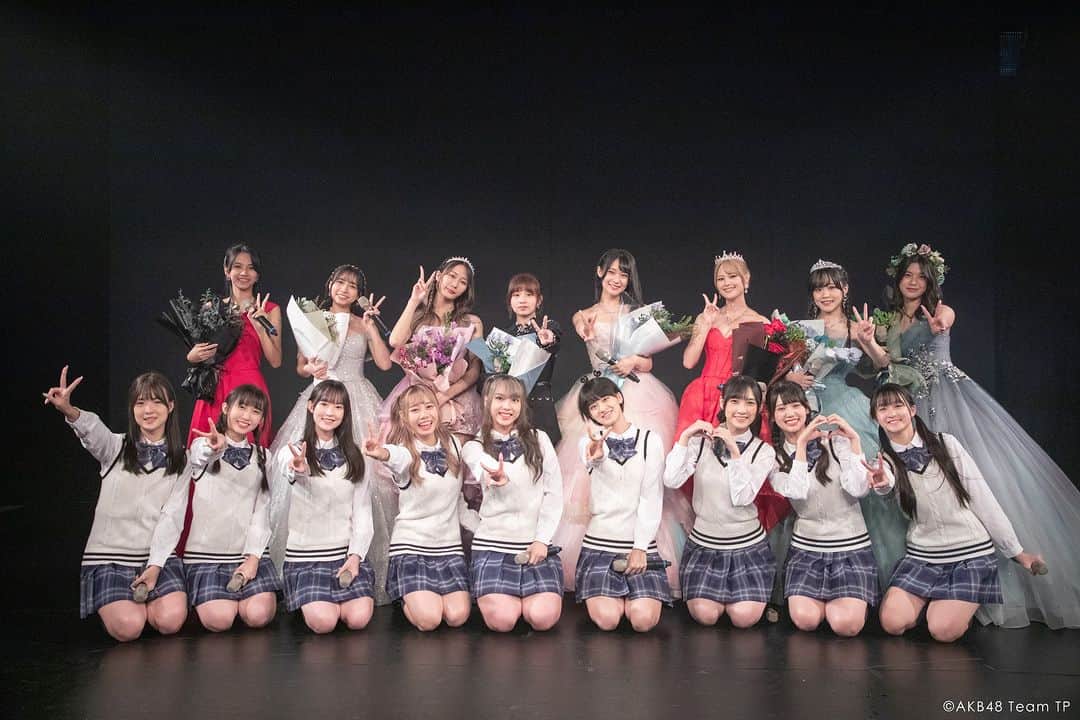 AKB48 Team TPさんのインスタグラム写真 - (AKB48 Team TPInstagram)「👀美美的禮服照分享～Unit TIC TAC TOE～👀 　 畢業生們能夠穿上美美的禮服畢業 也要特別感謝 @etonwedding  的大力協助 當伊頓聽到成員們要畢業的時候 二話不說給予我們滿滿的支持💪 　 為了加快整體服務的效率 挑禮服前伊頓先依照成員們的「願望清單」 提前準備了好幾套適合的禮服 讓每位畢業生都能夠如願挑選到自己心儀的那套畢業禮服💖  伊頓的服務人員也都非常的專業 挑選完禮服後會馬上幫忙修改到適合成員的尺寸  從時間安排、禮服試穿等 每一個細節都能感受到伊頓的用心 真的非常感謝 伊頓自助婚紗 ！  #AKB48TeamTP #伊頓自助婚紗 #婚紗 #禮服」9月6日 21時50分 - akb48teamtp