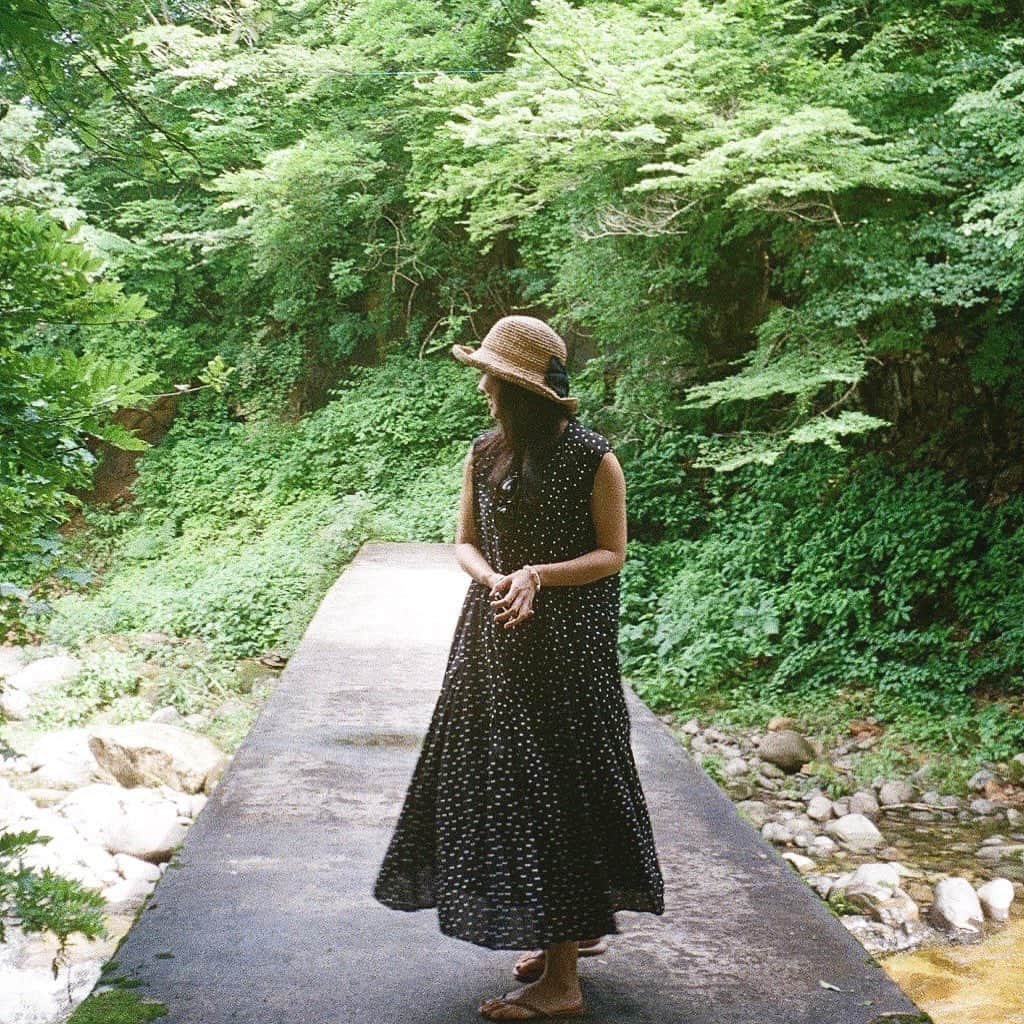 荒谷江莉香のインスタグラム：「. 花ちゃんfilm📷🌿⛰️」