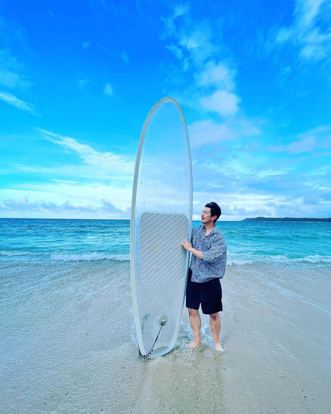 小堀正博のインスタグラム：「僕が皆の代わりに「滑って」海に「落ちて」めちゃくちゃ「しょっぱい思いをした」ので、この投稿を見た皆はきっと合格します。 希望しかありません。 「波に乗っていけるよう」残り期間頑張りましょう。  #小堀正博 ＃沖縄 #宮古島 #サップ」